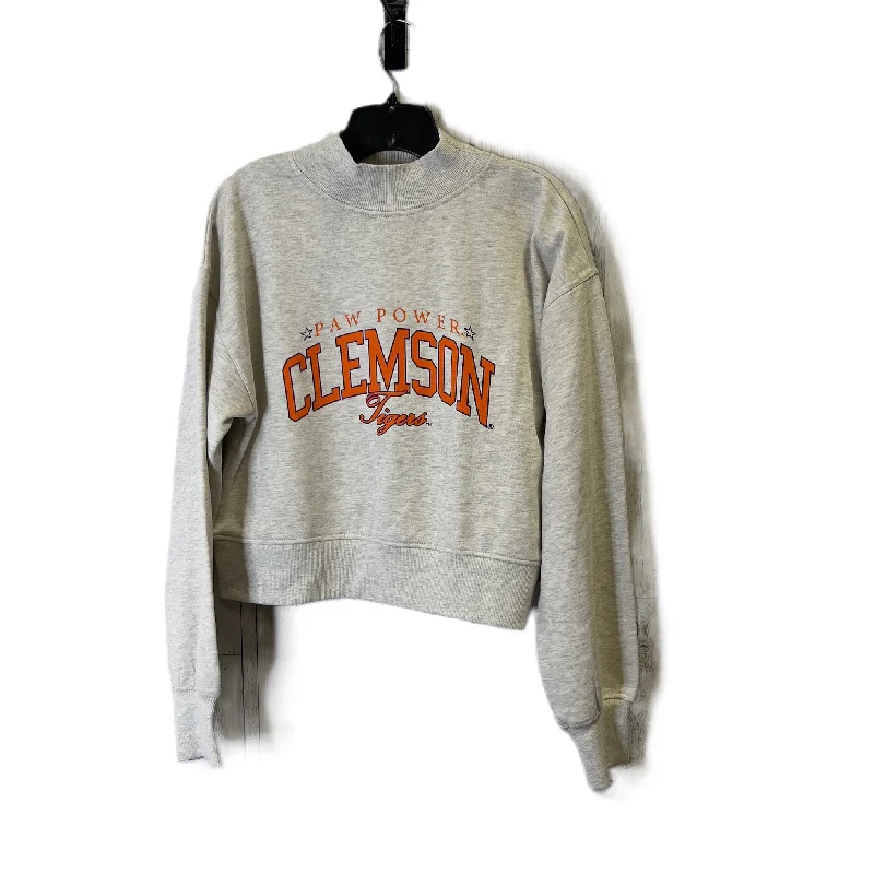 sweatshirts with metallic logo -Sweatshirt Crewneck By Clothes Mentor In Grey, Size: M